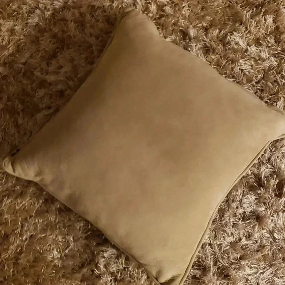 LEATHER pillow Brand new - Picture 3 of 3